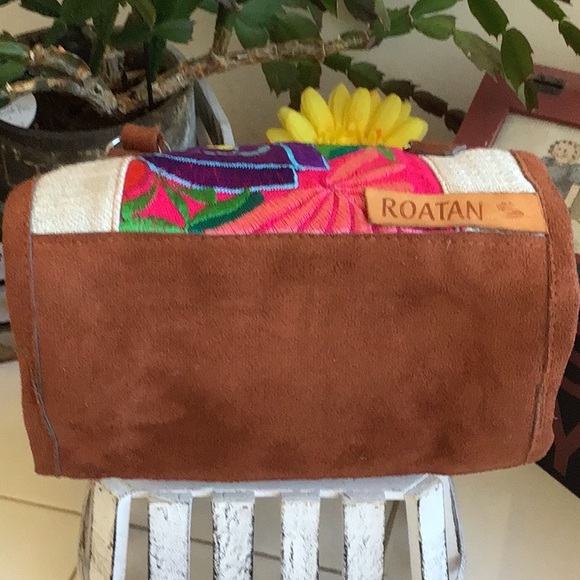 ‘Roatan’ Colorfully Embroidered Crossbody/Purse - Picture 6 of 7